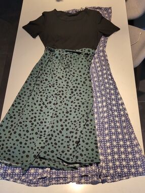 2 dresses, Navy Blue Geometric Button-Front Midi Dress and black and green dress